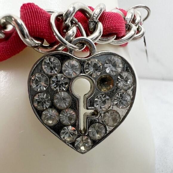 Red Velvet Woven Heart Key Bow Love Charm Silver Tone Bracelet - Picture 7 of 7